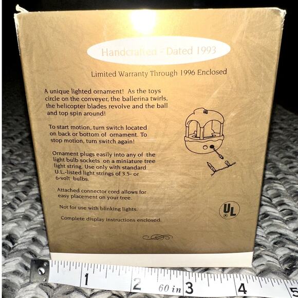 Hallmark "Santa's Workshop" Keepsake Ornament - Magic Light and Motion! 1993 - Picture 2 of 7